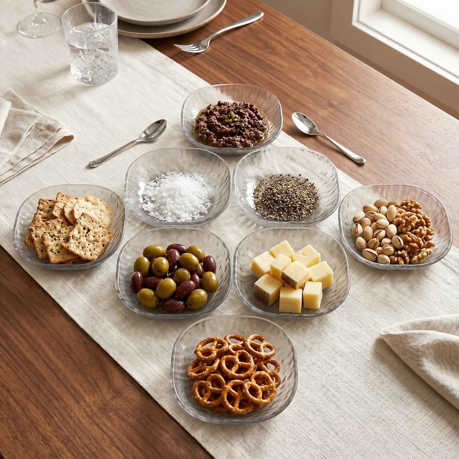 9 in 1 Snack Serving Plates Ð Multipurpose Organizer for Parties