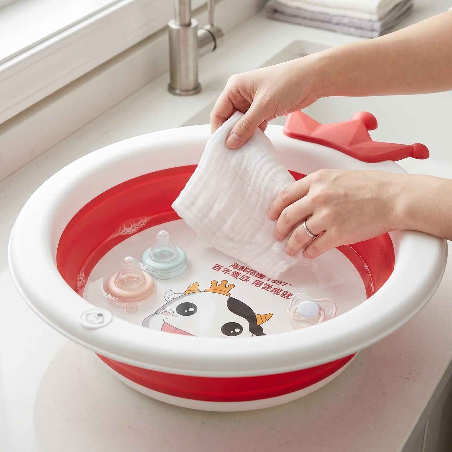 Foldable Baby Bathtub Ð Non-Slip, Portable & Safe for Infants