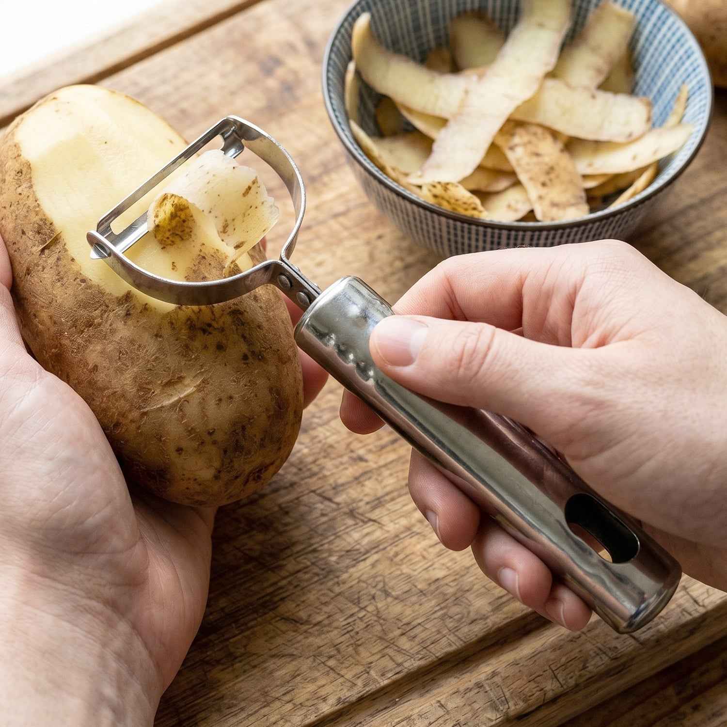 Stainless Steel Vegetable Peeler Ð Effortless Food Prep Tool