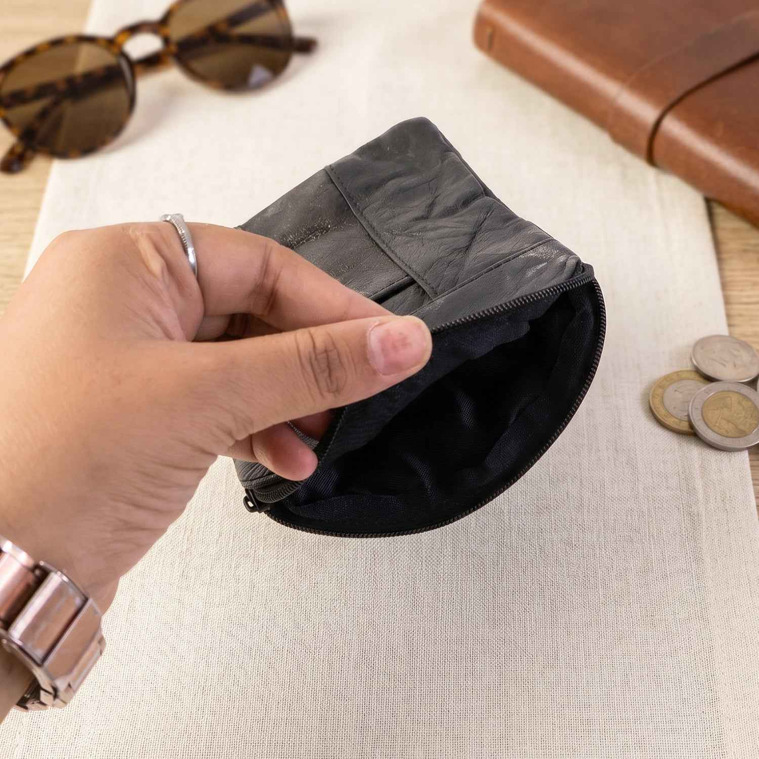 Leather Mini Zipper Pouch – Compact Coin & Card Organizer for Men & Women