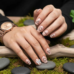 Press-On Nails Ð Reusable False Nail Set with Strong Glue for Equally Glam Looks