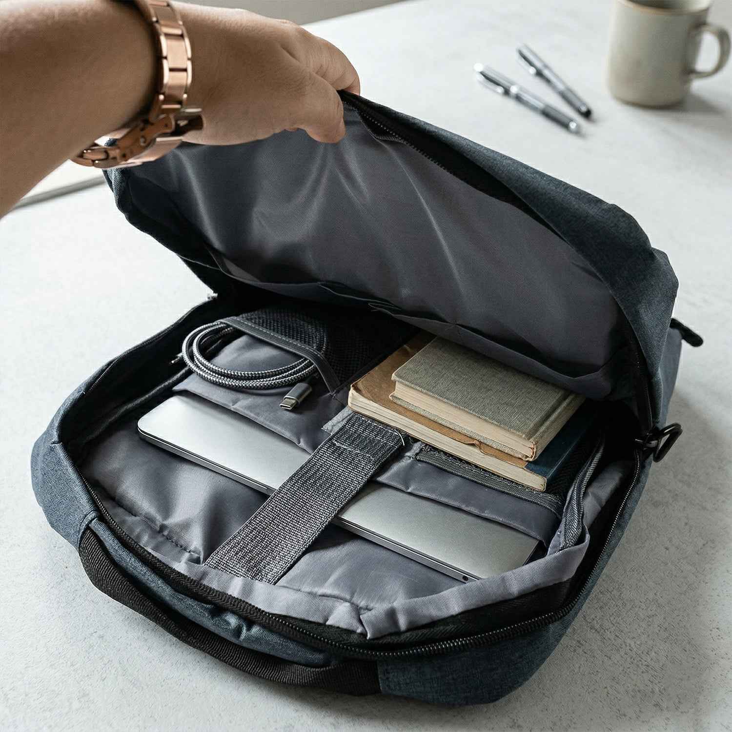 Multipurpose Travel Luggage Backpack with USB Port Ð Spacious & Secure