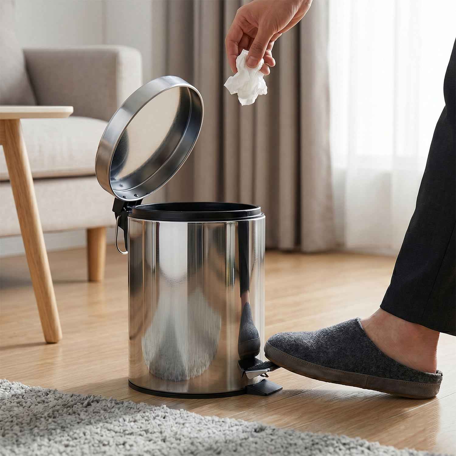 Stainless Steel Pedal Dustbin Ð Compact & Hygienic Waste Disposal