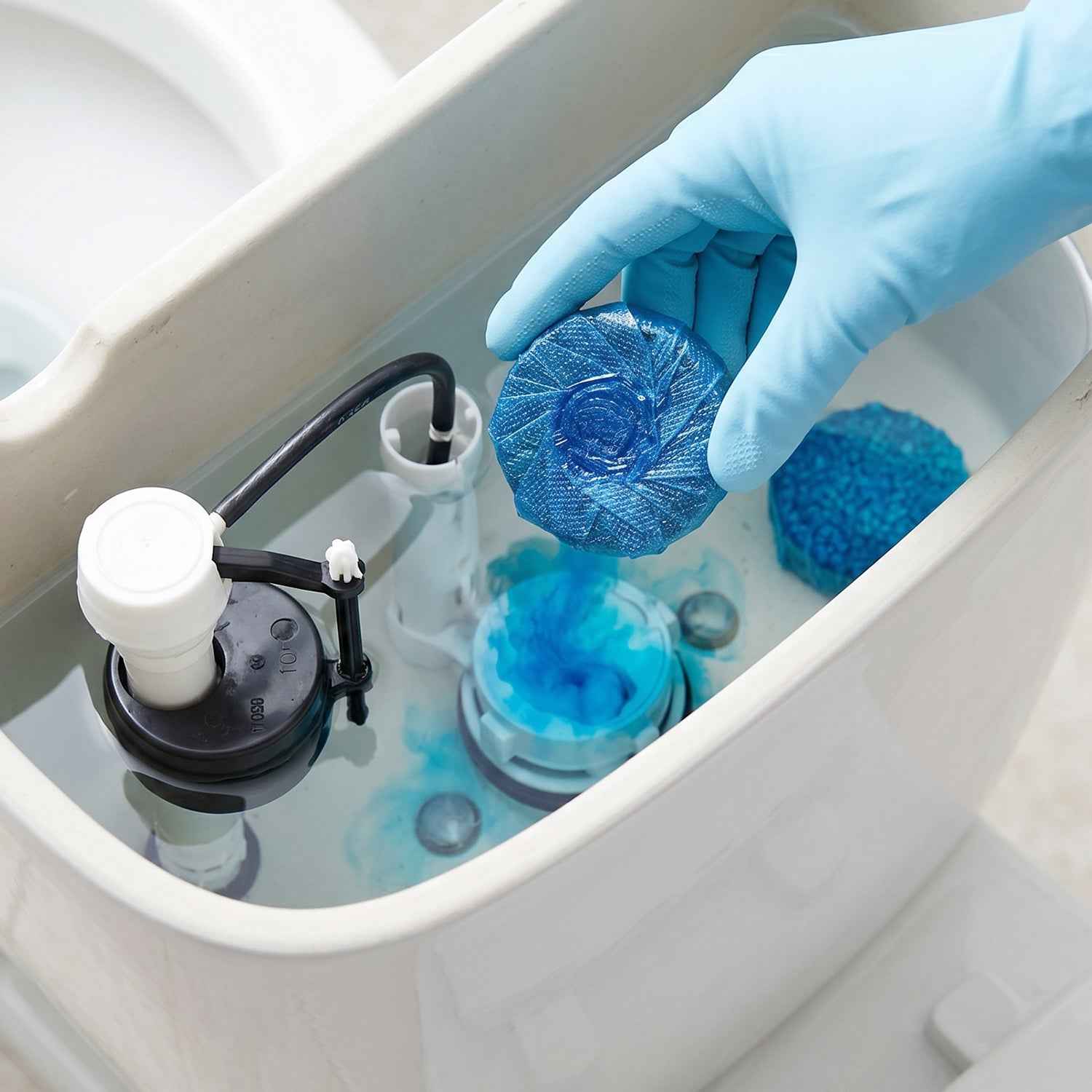 Automatic Flushing Toilet Cleaner – Long-lasting freshening solution