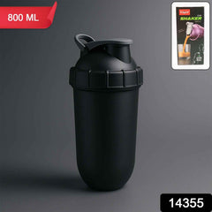 Person using Gym Shaker Bottle 800ML during gym workout session