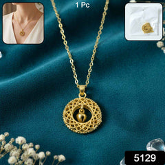 Golden Necklace with Intricate Round Pendant – Elegant Jewelry