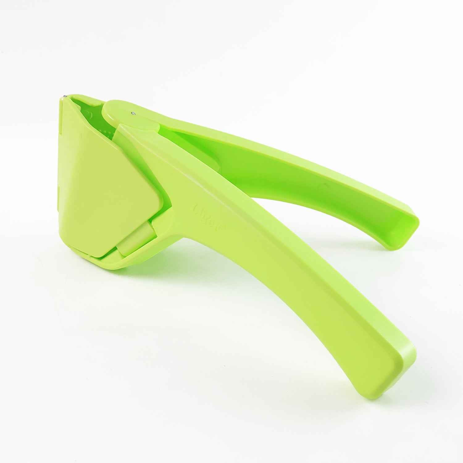 Easy press citrus juicer featuring ergonomic handle for comfort
