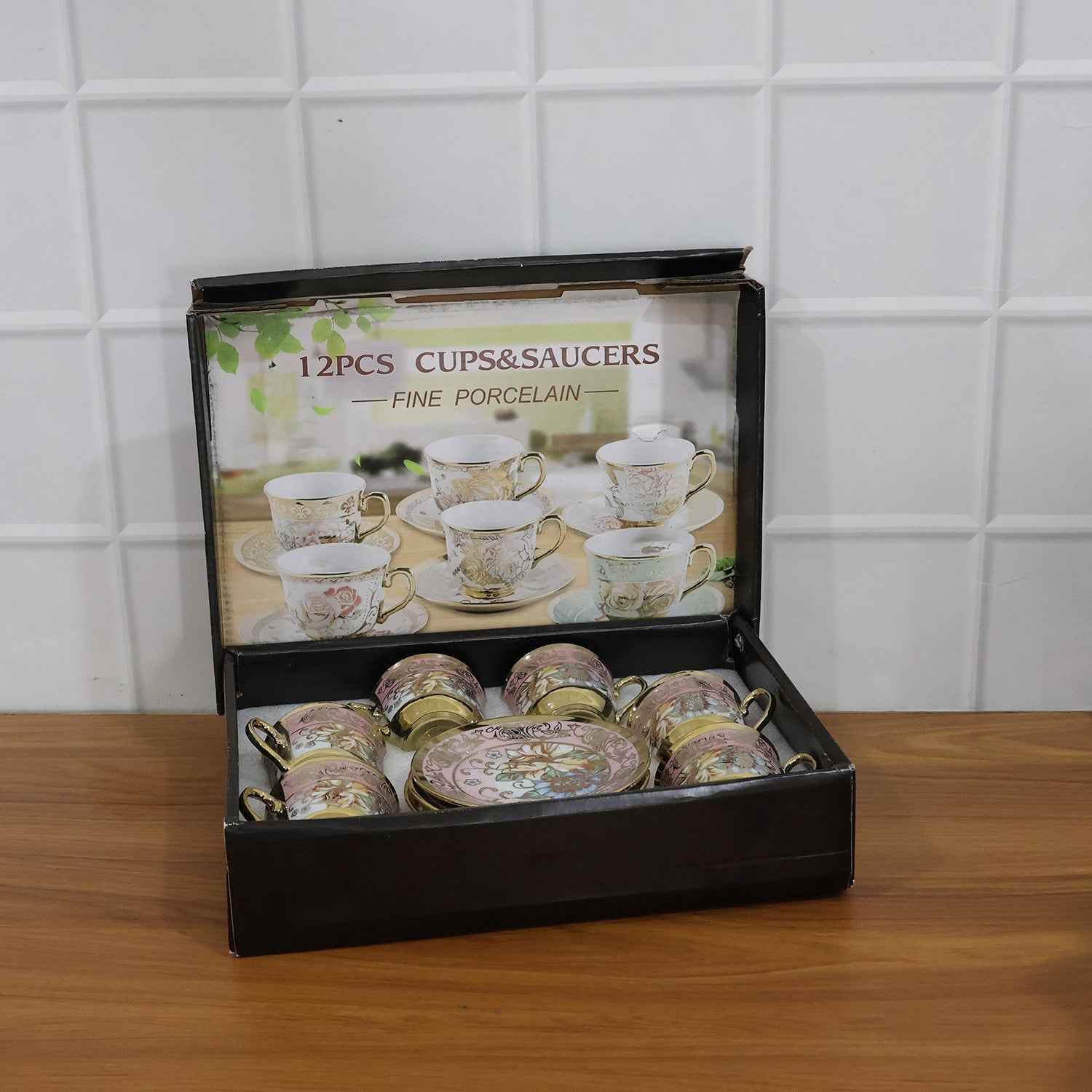 Floral Porcelain Tea Cup and Saucer Set – Elegant Gold Detailing